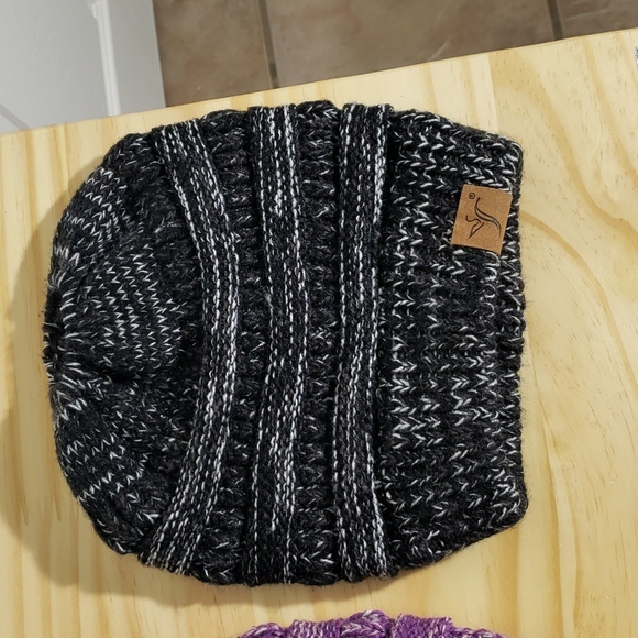 Soul Young Ponytail Beanies - Picture 2 of 5